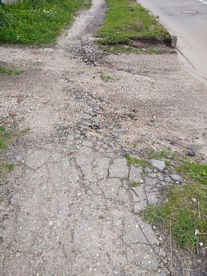 Жители улицы Носова в Иванове жалуются на отсутствие тротуара
